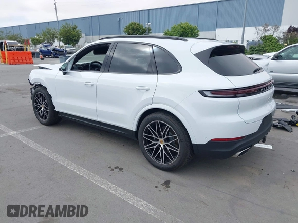 2024 Porsche Cayenne z VIN WP1AA2AY6RDA14314, wystawiony jako IAAI lot #42439986 z przebiegiem 3 212 mil mil oraz . Historia ofert i sprzedaży dostępna na DreamBid. Obrazek 3.