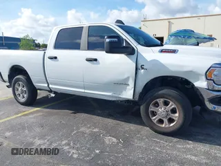 2024 Ram 2500 Big Horn with VIN 3C6UR5DL6RG285652, listed as a IAAI auction lot 42511830 with 36,041 mi miles and . Bid and sale history available at DreamBid. Image 6.