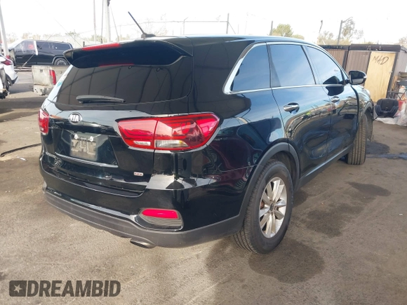 2019 Kia Sorento LX with VIN 5XYPG4A39KG522973, listed as a IAAI auction lot 41353348 with 151,889 mi miles. Bid and sale history available at carsss.com. Image 4.