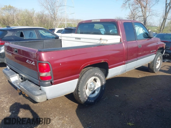 2000 Dodge 1500 z VIN 3B7HF13Z4YM237732, wystawiony jako IAAI lot #41980975 z przebiegiem 159 131 mil mil oraz . Historia ofert i sprzedaży dostępna na DreamBid. Obrazek 4.