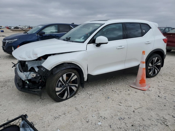 2024 Volvo XC40 Plus Bright Theme with VIN YV4L12UE6R2252264, listed as a Copart auction lot 88667895 with 3,897 mi miles and Salvage Title. Bid and sale history available at carsss.com. Image 1.