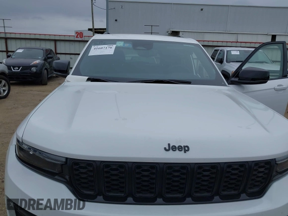2023 Jeep Grand Cherokee Laredo z VIN 1C4RJHAG7PC640598, wystawiony jako IAAI lot #41607176 z przebiegiem 43 043 mil mil oraz . Historia ofert i sprzedaży dostępna na DreamBid. Obrazek 6.
