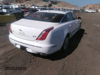 2013 Jaguar XJ Portfolio z VIN SAJWJ2GD9D8V46428, wystawiony jako IAAI lot #39476908 z przebiegiem 121 344 mil mil oraz . Historia ofert i sprzedaży dostępna na DreamBid. Obrazek 4.