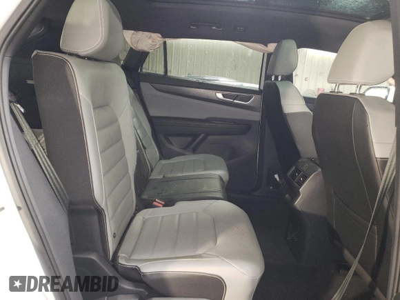 2024 Volkswagen Atlas SEL R-Line with VIN 1V2AE2CAXRC233383, listed as a Copart auction lot 51813245 with 3,333 mi miles and Salvage title. Bid and sale history available at DreamBid. Image 10.