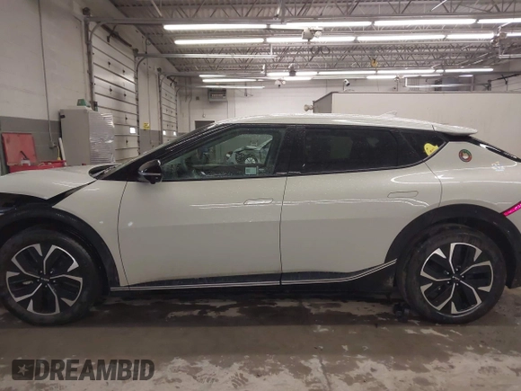 2022 Kia EV6 Wind z VIN KNDC3DLC5N5088331, wystawiony jako IAAI lot #41683097 z przebiegiem 37 380 mil mil oraz . Historia ofert i sprzedaży dostępna na DreamBid. Obrazek 15.