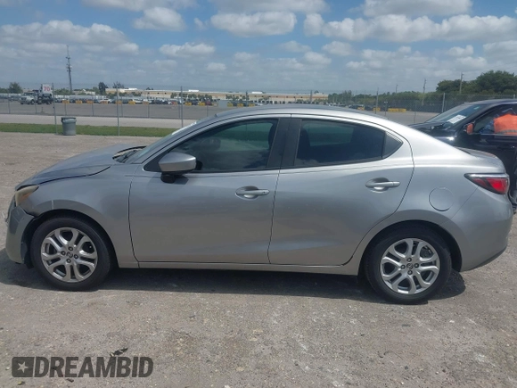 2016 Scion iA z VIN 3MYDLBZV4GY133476, wystawiony jako IAAI lot #42115431 z przebiegiem 112 087 mil mil oraz . Historia ofert i sprzedaży dostępna na DreamBid. Obrazek 14.