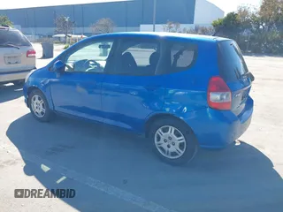 2008 Honda Fit z VIN JHMGD38468S052159, wystawiony jako IAAI lot #41654686 z przebiegiem 230 982 mil mil oraz . Historia ofert i sprzedaży dostępna na DreamBid. Obrazek 3.