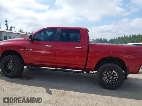 2009 Dodge 1500 Laramie z VIN 1D3HV13T79S708304, wystawiony jako IAAI lot #42445125 z przebiegiem 179 069 mil mil oraz . Historia ofert i sprzedaży dostępna na DreamBid. Obrazek 14.