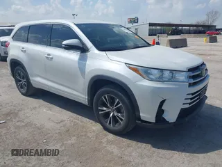 2018 Toyota Highlander LE z VIN 5TDZARFH9JS039822, wystawiony jako IAAI lot #41881905 z przebiegiem 125 094 mil mil oraz . Historia ofert i sprzedaży dostępna na DreamBid. Obrazek 1.