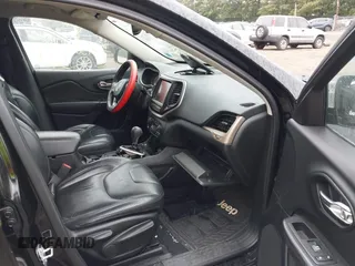 2017 Jeep Cherokee Limited with VIN 1C4PJMDB9HW519538, listed as a IAAI auction lot 40453846 with 113,785 mi miles. Bid and sale history available at carsss.com. Image 5.