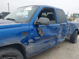 2003 Chevrolet Silverado 1500 LS with VIN 2GCEC19T031299689, listed as a IAAI auction lot 41575142 with 117,830 mi miles. Bid and sale history available at carsss.com. Image 6.