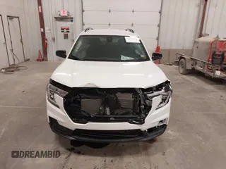 2024 GMC Terrain SLE z VIN 3GKALTEG8RL211776, wystawiony jako IAAI lot #41901624 z przebiegiem 14 287 mil mil oraz . Historia ofert i sprzedaży dostępna na DreamBid. Obrazek 12.