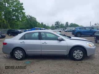 2003 Honda Accord LX z VIN 1HGCM56363A140358, wystawiony jako IAAI lot #42365056 z przebiegiem 202 238 mil mil oraz . Historia ofert i sprzedaży dostępna na DreamBid. Obrazek 13.