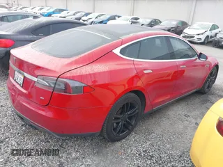 2013 Tesla Model S с VIN 5YJSA1CN1DFP09577, выставлен на аукционе IAAI как лот 41626684 с пробегом 128 289 миль миль и . История ставок и продаж доступна на DreamBid. Изображение 4.