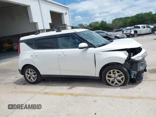 2020 Kia Soul LX with VIN KNDJ23AU6L7718360, listed as a IAAI auction lot 41975575 with 39,432 mi miles. Bid and sale history available at carsss.com. Image 14.