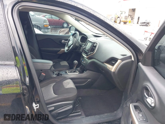 2017 Jeep Cherokee Sport с VIN 1C4PJMAB0HW657862, выставлен на аукционе IAAI как лот 41507015 с пробегом 57 968 миль миль и . История ставок и продаж доступна на DreamBid. Изображение 5.