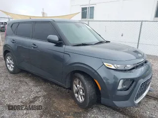 2020 Kia Soul S with VIN KNDJ23AU5L7053547, listed as a IAAI auction lot 41807125 with 109,829 mi miles. Bid and sale history available at carsss.com. Image 1.