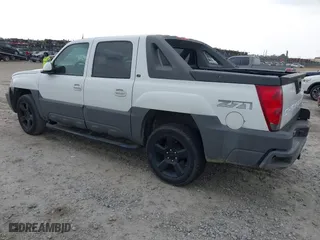 2005 Chevrolet Avalanche Z71 with VIN 3GNEK12Z65G219301, listed as a IAAI auction lot 41847844 with 187,150 mi miles. Bid and sale history available at carsss.com. Image 3.