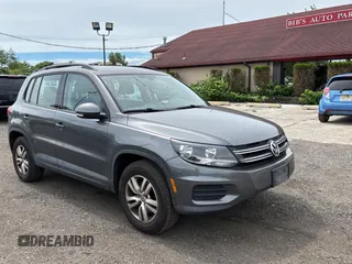 2016 Volkswagen Tiguan SE z VIN WVGBV7AX9GW520327, wystawiony jako Copart lot #59415695 z przebiegiem 199 527 mil mil oraz Czysty tytuł • Clean title. Historia ofert i sprzedaży dostępna na DreamBid. Obrazek 1.