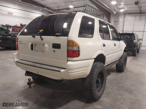 1998 Isuzu Rodeo S with VIN 4S2CM58W8W4363868, listed as a IAAI auction lot 42073264 with 204,885 mi miles. Bid and sale history available at carsss.com. Image 4.