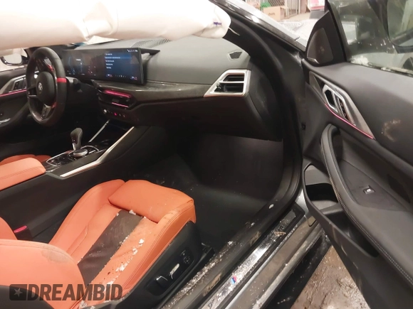 2025 BMW M4 Competition xDrive z VIN WBS33HK05SCT86800, wystawiony jako IAAI lot #41265093 z przebiegiem 838 mil mil oraz . Historia ofert i sprzedaży dostępna na DreamBid. Obrazek 5.