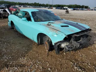 2016 Dodge Challenger SXT z VIN 2C3CDZAGXGH275757, wystawiony jako Copart lot #51720012 z przebiegiem Nie podano mil oraz Szkoda całkowita • Salvage title. Historia ofert i sprzedaży dostępna na DreamBid. Obrazek 1.