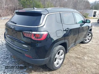 2019 Jeep Compass Latitude z VIN 3C4NJDBB9KT679054, wystawiony jako IAAI lot #41892388 z przebiegiem 61 382 mil mil oraz . Historia ofert i sprzedaży dostępna na DreamBid. Obrazek 4.