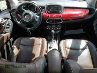 2016 FIAT 500X Lounge z VIN ZFBCFYDT4GP389082, wystawiony jako Copart lot #53291915 z przebiegiem 117 153 mil mil oraz Szkoda całkowita • Salvage title. Historia ofert i sprzedaży dostępna na DreamBid. Obrazek 8.