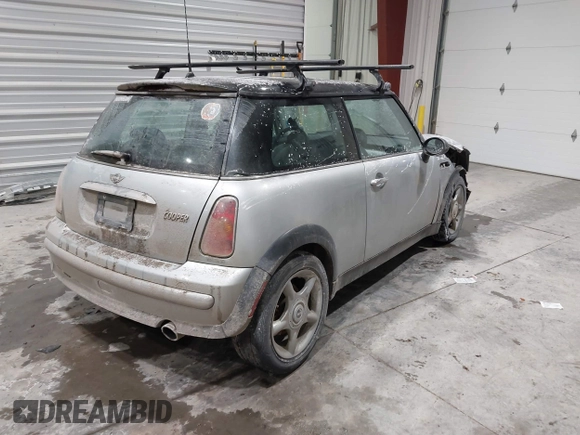 2002 MINI Hardtop with VIN WMWRC33422TC37296, listed as a IAAI auction lot 41385046 with 107,663 mi miles and . Bid and sale history available at DreamBid. Image 4.