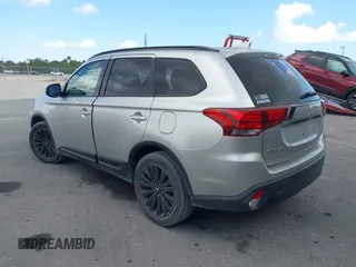 2020 Mitsubishi Outlander ES z VIN JA4AZ3A37LZ042888, wystawiony jako IAAI lot #41474954 z przebiegiem 98 616 mil mil oraz . Historia ofert i sprzedaży dostępna na DreamBid. Obrazek 3.