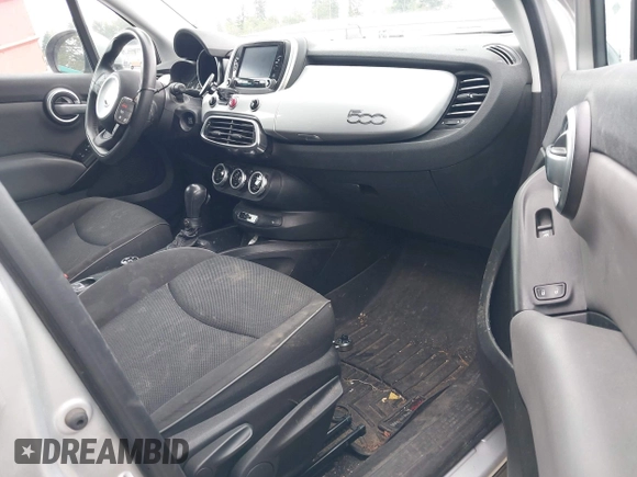 2016 FIAT 500X Easy z VIN ZFBCFYBT8GP341121, wystawiony jako IAAI lot #42590758 z przebiegiem 79 443 mil mil oraz . Historia ofert i sprzedaży dostępna na DreamBid. Obrazek 5.