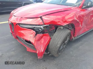 2021 Alfa Romeo Stelvio z VIN ZASPAJAN7M7D08508, wystawiony jako IAAI lot #42206372 z przebiegiem 56 459 mil mil oraz . Historia ofert i sprzedaży dostępna na DreamBid. Obrazek 6.