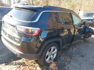 2018 Jeep Compass Latitude with VIN 3C4NJDBB3JT314058, listed as a IAAI auction lot 41012521 with 52,087 mi miles. Bid and sale history available at carsss.com. Image 4.