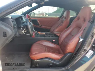 2014 Nissan GT-R Premium z VIN JN1AR5EF0EM270336, wystawiony jako Copart lot #53300865 z przebiegiem 18 769 mil mil oraz Tytuł czysty. Historia ofert i sprzedaży dostępna na DreamBid. Obrazek 7.
