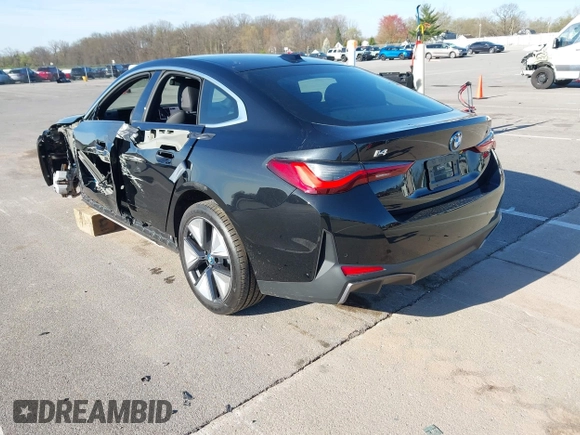 2024 BMW i4 xDrive40 z VIN WBY83FB05RFS69775, wystawiony jako IAAI lot #42079067 z przebiegiem 4 607 mil mil oraz . Historia ofert i sprzedaży dostępna na DreamBid. Obrazek 3.