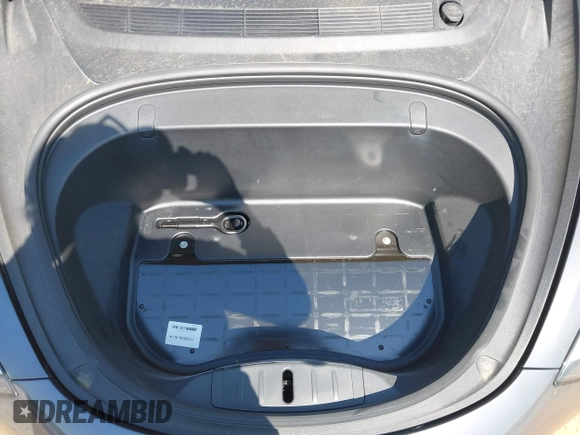 2018 Tesla Model 3 Long Range Battery z VIN 5YJ3E1EBXJF121183, wystawiony jako IAAI lot #42070712 z przebiegiem 71 823 mil mil oraz . Historia ofert i sprzedaży dostępna na DreamBid. Obrazek 10.