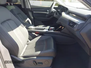 2022 Audi e-tron Premium с VIN WA1AAAGEXNB047650, выставлен на аукционе IAAI как лот 41782598 с пробегом 45 906 миль миль и . История ставок и продаж доступна на DreamBid. Изображение 5.