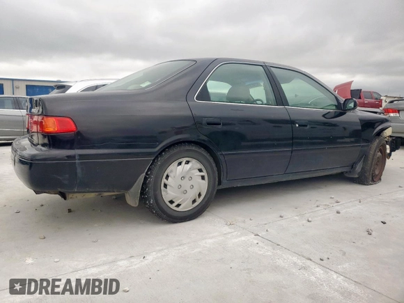 2001 Toyota Camry CE z VIN 4T1BG22K71U032545, wystawiony jako Copart lot #60883095 z przebiegiem 199 864 mil mil oraz Czysty tytuł • Clean title. Historia ofert i sprzedaży dostępna na DreamBid. Obrazek 3.