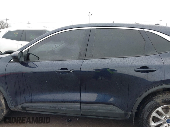 2021 Ford Escape SE z VIN 1FMCU9G63MUB17887, wystawiony jako IAAI lot #42005945 z przebiegiem 63 610 mil mil oraz . Historia ofert i sprzedaży dostępna na DreamBid. Obrazek 14.