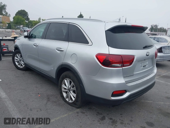 2019 Kia Sorento LX z VIN 5XYPG4A36KG438741, wystawiony jako IAAI lot #42384999 z przebiegiem 94 640 mil mil oraz . Historia ofert i sprzedaży dostępna na DreamBid. Obrazek 3.