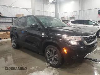 2023 Kia Seltos LX with VIN KNDEPCAAXP7432087, listed as a Copart auction lot 45011675 with 40,460 mi miles and Clean title. Bid and sale history available at DreamBid. Image 4.