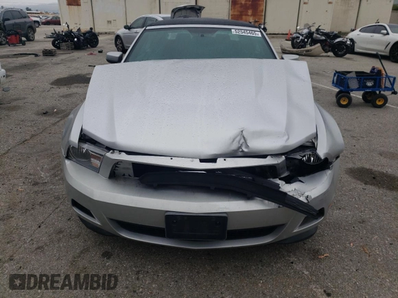 2011 Ford Mustang V6 z VIN 1ZVBP8EM9B5131834, wystawiony jako Copart lot #52545465 z przebiegiem 164 357 mil mil oraz Szkoda całkowita • Salvage title. Historia ofert i sprzedaży dostępna na DreamBid. Obrazek 5.
