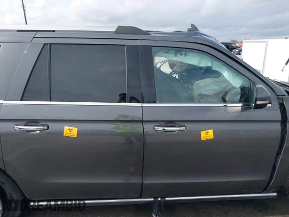 2021 Ford Expedition Max Limited with VIN 1FMJK1KT6MEA19085, listed as a IAAI auction lot 41899075 with Not provided miles and . Bid and sale history available at DreamBid. Image 12.