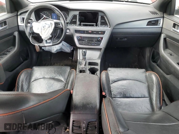 2015 Hyundai Sonata Sport z VIN 5NPE34AB9FH105118, wystawiony jako Copart lot #56419065 z przebiegiem 124 137 mil mil oraz Szkoda całkowita • Salvage title. Historia ofert i sprzedaży dostępna na DreamBid. Obrazek 8.