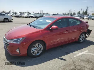 2020 Hyundai Elantra Value Edition z VIN KMHD84LF5LU961235, wystawiony jako Copart lot #54248925 z przebiegiem 99 836 mil mil oraz Szkody całkowita. Historia ofert i sprzedaży dostępna na DreamBid. Obrazek 1.