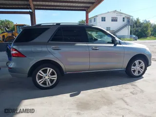 2014 Mercedes-Benz M-Class ML 350 BlueTEC with VIN 4JGDA2EB6EA275759, listed as a IAAI auction lot 40403071 with 75,095 mi miles. Bid and sale history available at carsss.com. Image 13.