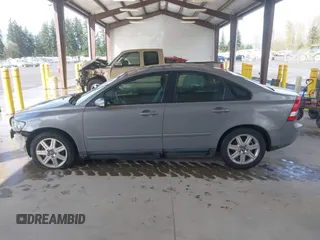 2006 Volvo S40 2.4L with VIN YV1MS382X62187886, listed as a IAAI auction lot 41943211 with 173,125 mi miles. Bid and sale history available at carsss.com. Image 15.