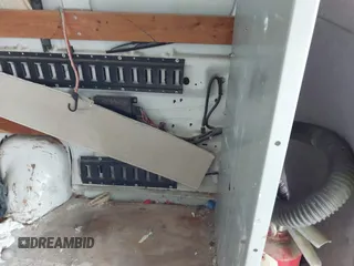 2002 Ford Econoline Cargo с VIN 1FTSE34L92HA84131, выставлен на аукционе IAAI как лот 42404153 с пробегом 175 259 миль миль и . История ставок и продаж доступна на DreamBid. Изображение 8.
