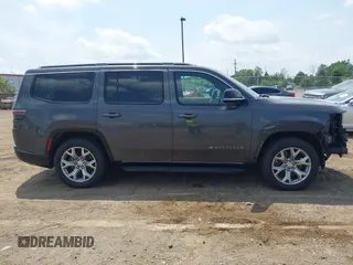 2023 Jeep Wagoneer Series II Carbide с VIN 1C4SJVBPXPS515874, выставлен на аукционе IAAI как лот 42536034 с пробегом 56 284 миль миль и . История ставок и продаж доступна на DreamBid. Изображение 13.