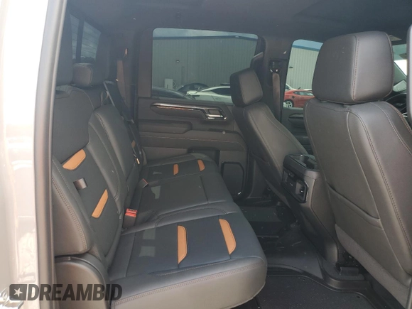 2025 GMC Sierra 2500HD AT4 z VIN 1GT4UPEY0SF206593, wystawiony jako Copart lot #52699045 z przebiegiem 5 036 mil mil oraz Szkoda całkowita • Salvage title. Historia ofert i sprzedaży dostępna na DreamBid. Obrazek 10.